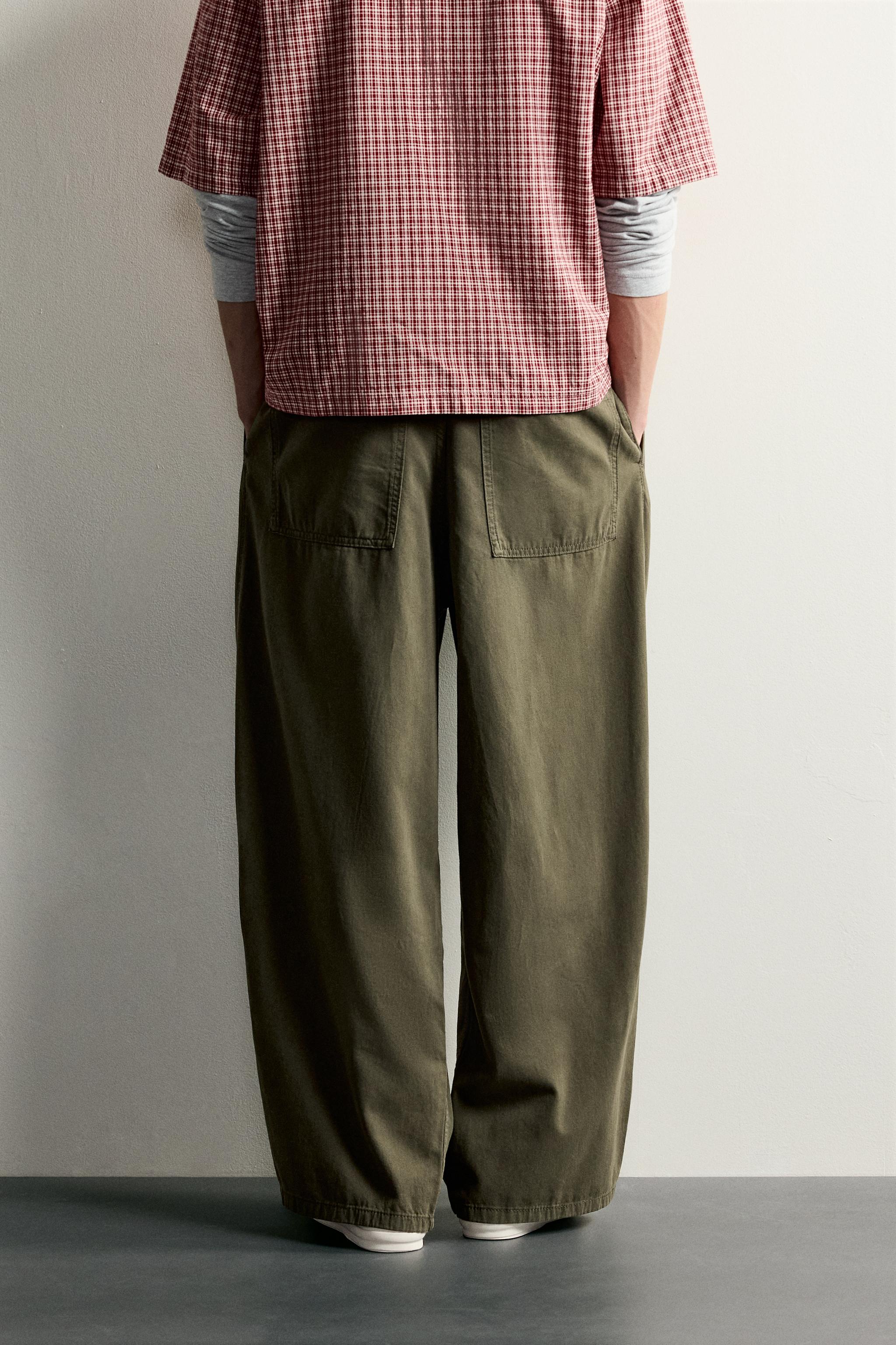 PLEATED PANTS WITH METAL HOOK